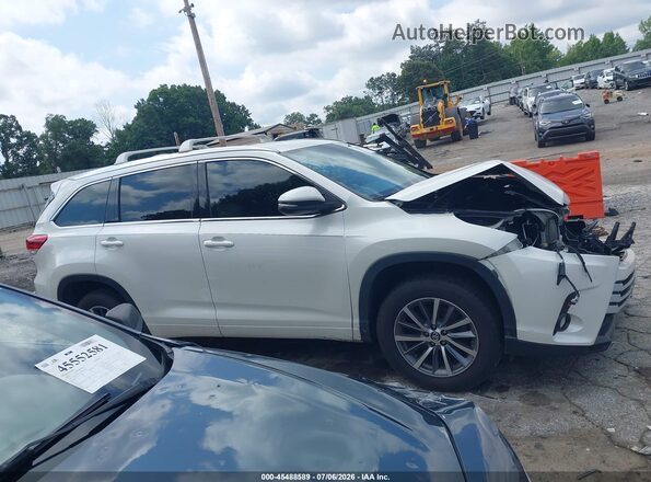 5TDKZRFH8JS550349 2018 TOYOTA HIGHLANDER White Widok wnętrza z tyłu