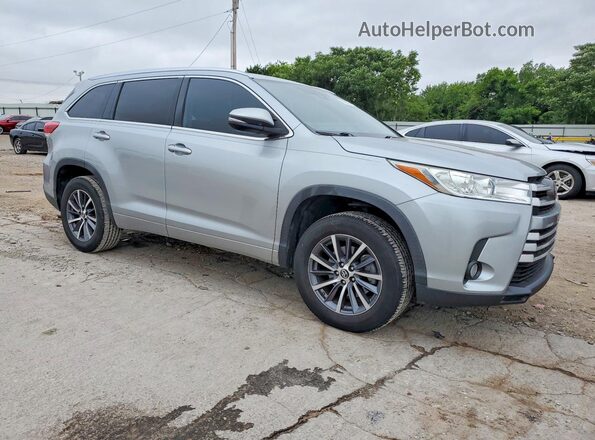 5TDKZRFH9JS527677 2018 TOYOTA HIGHLANDER Silver Delantero derecho