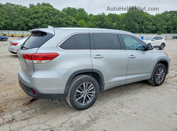 5TDKZRFH9JS527677 2018 TOYOTA HIGHLANDER Silver Trasero derecho