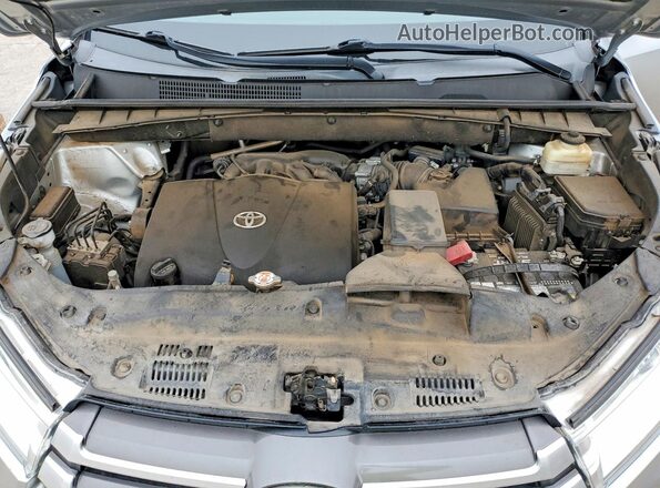5TDKZRFH9JS527677 2018 TOYOTA HIGHLANDER Silver Vista del compartimento del motor