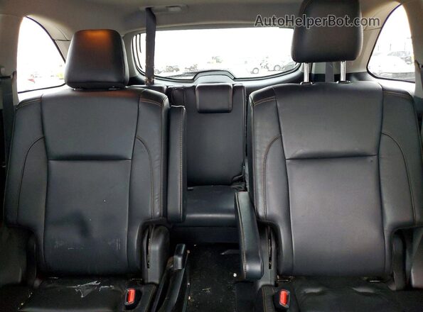 5TDKZRFH9JS527677 2018 TOYOTA HIGHLANDER Silver Vista de los asientos traseros