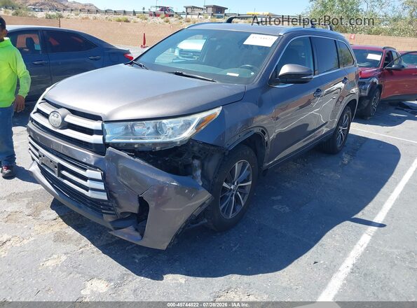 5TDKZRFH9JS549520 2018 TOYOTA HIGHLANDER Серый Передняя левая четверть