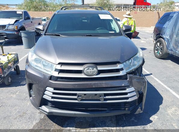 5TDKZRFH9JS549520 2018 TOYOTA HIGHLANDER Серый Вид щитка приборов