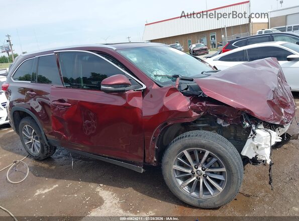 5TDKZRFH9KS298483 2019 TOYOTA HIGHLANDER Бордовый Вид задней части салона
