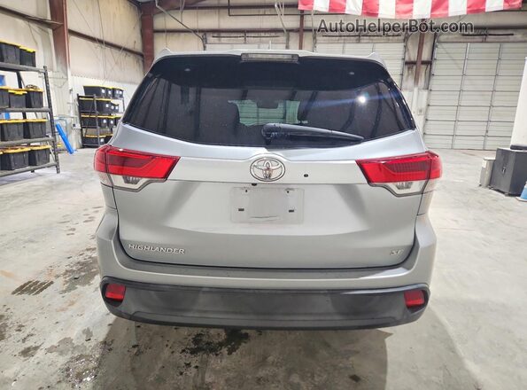 5TDKZRFHXHS520649 2017 TOYOTA HIGHLANDER Silver Rear view