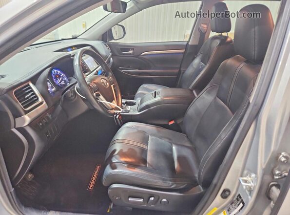 5TDKZRFHXHS520649 2017 TOYOTA HIGHLANDER Silver Front interior view