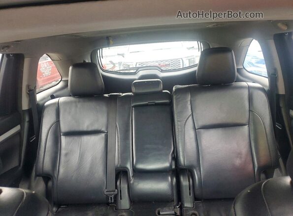 5TDKZRFHXJS538705 2018 TOYOTA HIGHLANDER Black Vista de los asientos traseros