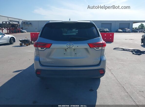 5TDKZRFHXKS555537 2019 TOYOTA HIGHLANDER Silver 