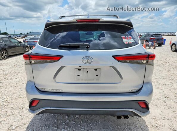5TDLZRAH5MS031954 2021 TOYOTA HIGHLANDER Silver Вид ззаду