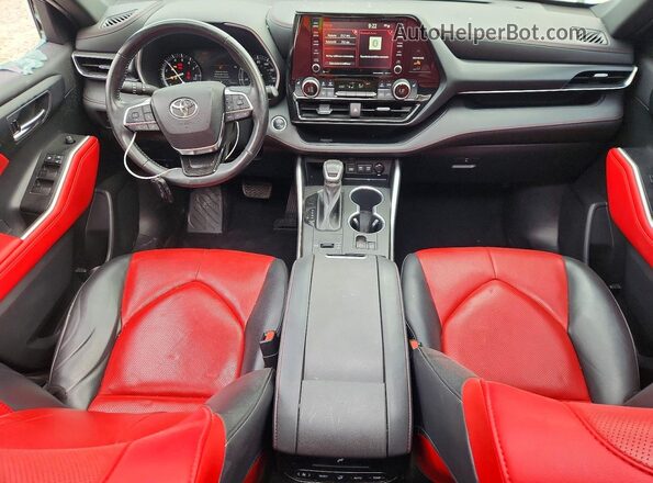 5TDLZRAHXMS048541 2021 TOYOTA HIGHLANDER Silver Widok deski rozdzielczej