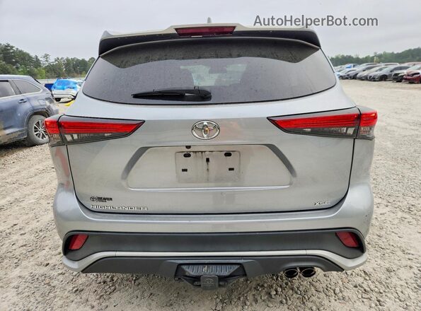 5TDLZRAHXMS048541 2021 TOYOTA HIGHLANDER Silver Widok z tyłu