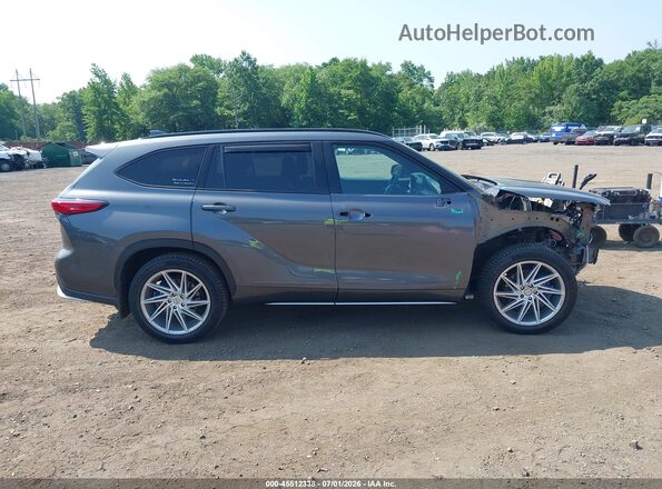 5TDLZRBH0NS242348 2022 TOYOTA HIGHLANDER Gray Rear interior view