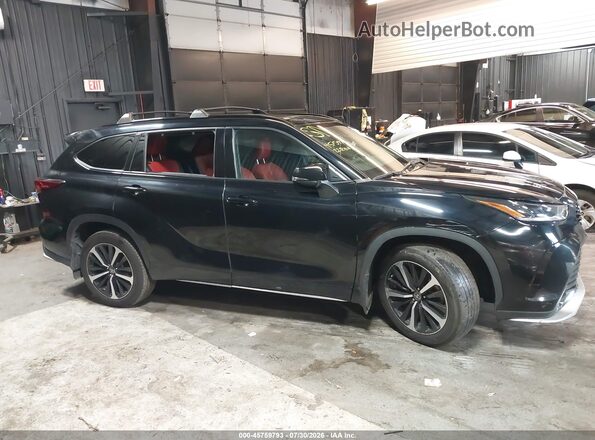 5TDLZRBH3NS183215 2022 TOYOTA HIGHLANDER Black Widok wnętrza z tyłu