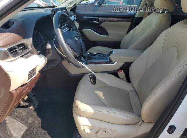 5TDXBRCH7MS531164 2021 TOYOTA HIGHLANDER Белый Вид салона спереди