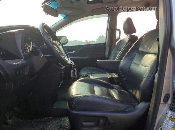 5TDXK3DC1GS742395 2016 TOYOTA SIENNA Silver Vista interior delantera