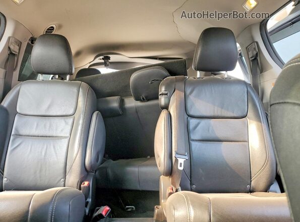 5TDXK3DC1GS742395 2016 TOYOTA SIENNA Silver Vista de los asientos traseros