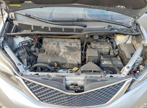 5TDXK3DC1GS742395 2016 TOYOTA SIENNA Silver Vista del compartimento del motor