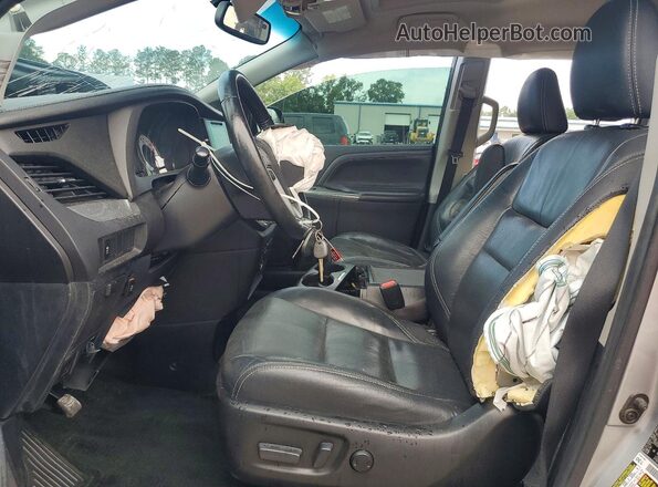 5TDXK3DC6GS729920 2016 TOYOTA SIENNA Silver Front interior view