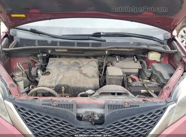 5TDXK3DCXGS763715 2016 TOYOTA SIENNA Maroon Вид ззаду