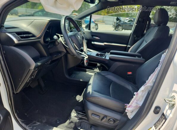 5TDXRKEC0MS002207 2021 TOYOTA SIENNA White Front interior view