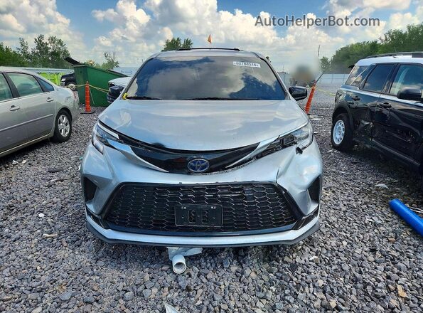 5TDXRKEC2NS085401 2022 TOYOTA SIENNA Серебряный Вид спереди