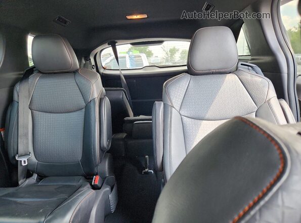 5TDXRKEC2NS085401 2022 TOYOTA SIENNA Серебряный Вид задних сидений