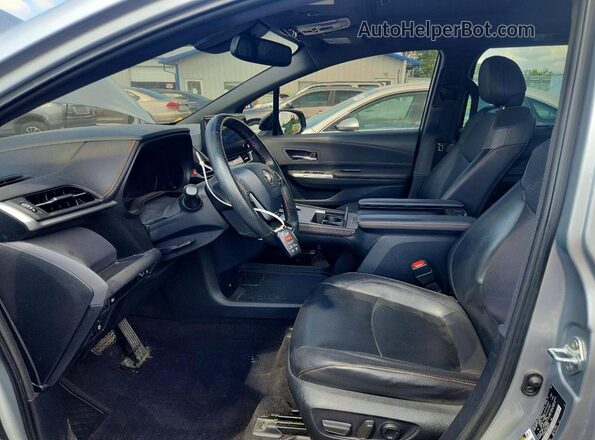 5TDXRKEC2NS085401 2022 TOYOTA SIENNA Серебряный Вид салона спереди