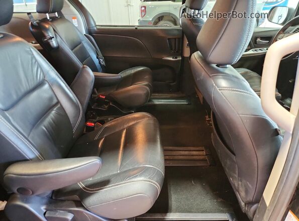 5TDXZ3DC0HS866316 2017 TOYOTA SIENNA Black Вид задньої частини салону