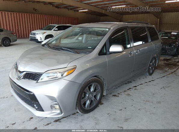 5TDXZ3DC1JS920602 2018 TOYOTA SIENNA Silver წინა მარცხენა ხედი სამი მეოთხედიდან