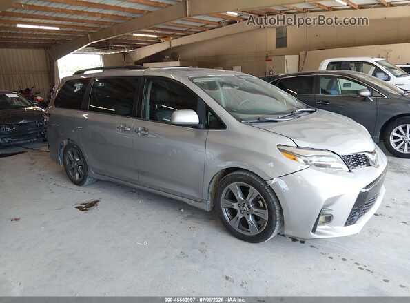 5TDXZ3DC1JS920602 2018 TOYOTA SIENNA Silver უკანა სალონის ხედი