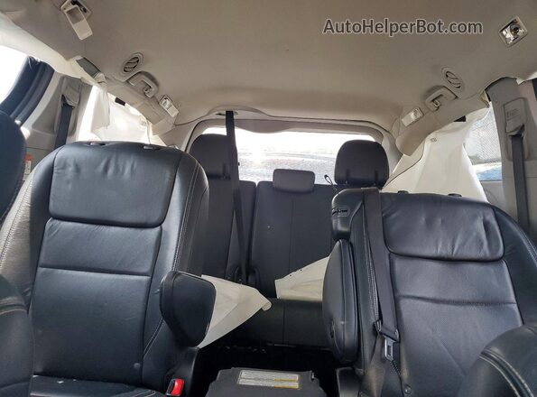 5TDXZ3DC1JS953177 2018 TOYOTA SIENNA Silver Vista de los asientos traseros