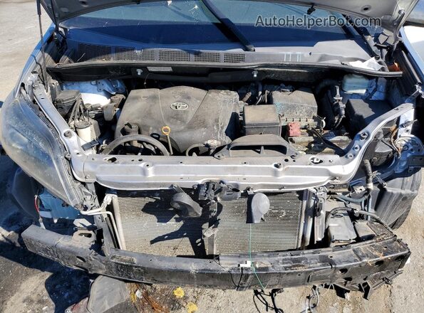 5TDXZ3DC1JS953177 2018 TOYOTA SIENNA Silver Vista del compartimento del motor