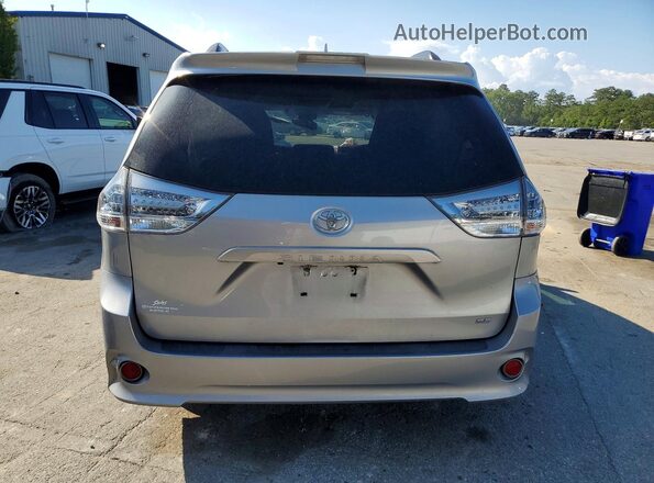 5TDXZ3DC1JS953177 2018 TOYOTA SIENNA Silver Vista trasera