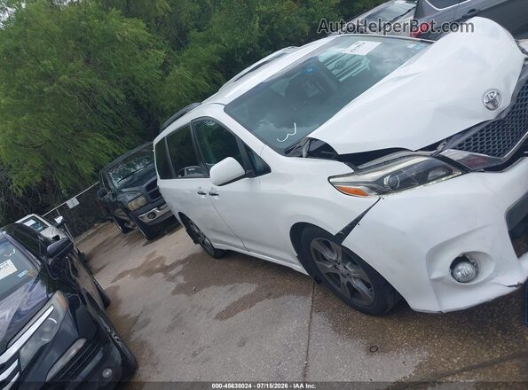5TDXZ3DC2HS802066 2017 TOYOTA SIENNA White Widok wnętrza z tyłu