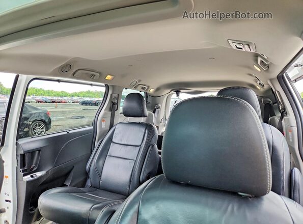 5TDXZ3DC2HS873249 2017 TOYOTA SIENNA White უკანა სავარძლების ხედი