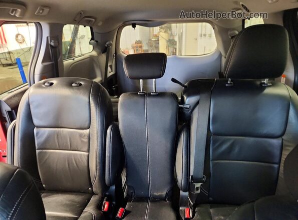 5TDXZ3DC3JS934095 2018 TOYOTA SIENNA Red Vista de los asientos traseros