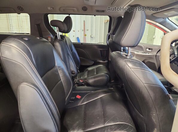 5TDXZ3DC3JS934095 2018 TOYOTA SIENNA Red Vista interior trasera