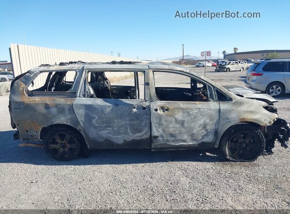 5TDXZ3DC3LS056106 2020 TOYOTA SIENNA Black Вид задньої частини салону