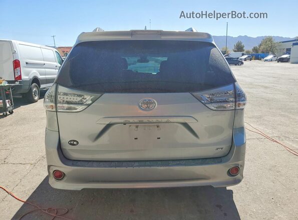 5TDXZ3DC4JS907049 2018 TOYOTA SIENNA Silver Հետևի տեսք