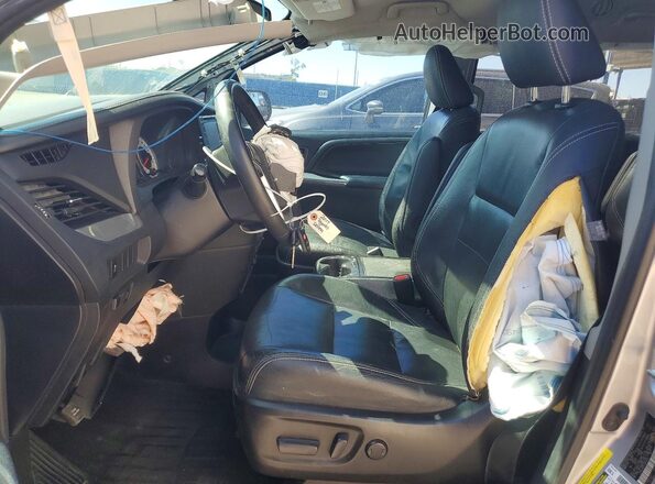 5TDXZ3DC4JS907049 2018 TOYOTA SIENNA Silver Սալոնի դիմացի տեսք