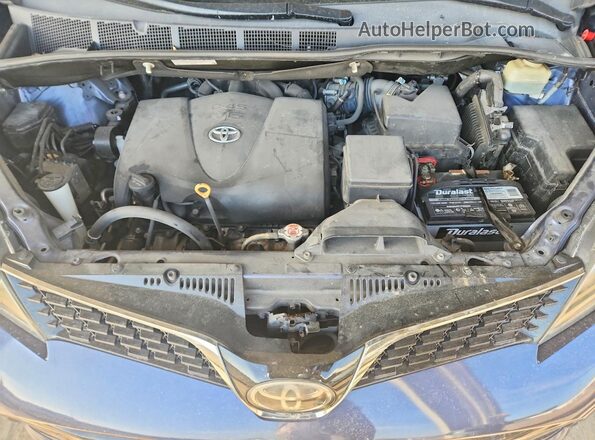 5TDXZ3DC4JS911585 2018 TOYOTA SIENNA Blue Widok komory silnika
