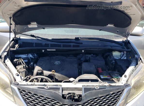 5TDXZ3DC5HS840598 2017 TOYOTA SIENNA Серый Вид задней части салона