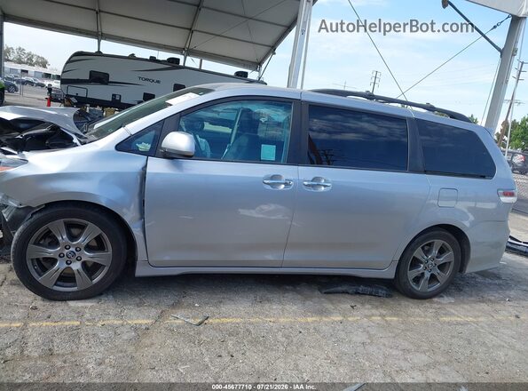 5TDXZ3DC5JS947995 2018 TOYOTA SIENNA Silver 