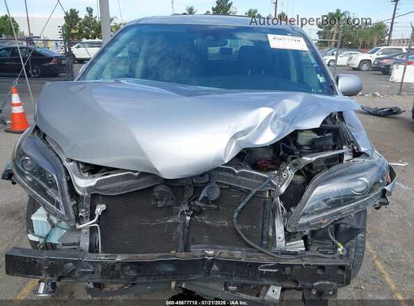 5TDXZ3DC5JS947995 2018 TOYOTA SIENNA Silver Սալոնի հետևի տեսք