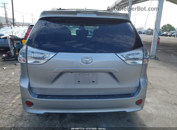 5TDXZ3DC5JS947995 2018 TOYOTA SIENNA Silver 
