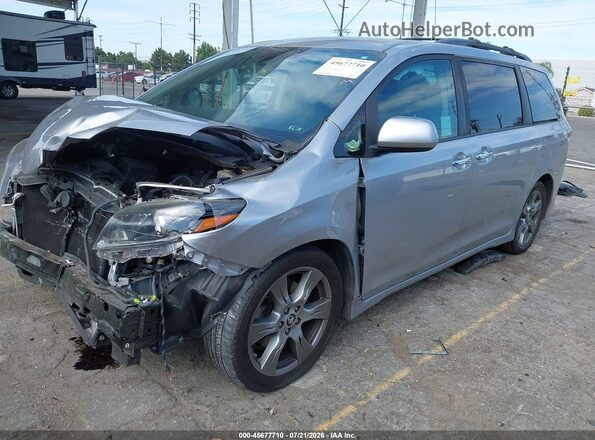 5TDXZ3DC5JS947995 2018 TOYOTA SIENNA Silver Առջևի ձախ երեք քառորդ տեսարան