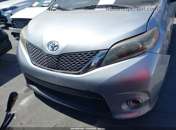 5TDXZ3DC6HS884044 2017 TOYOTA SIENNA Silver Instrument cluster view