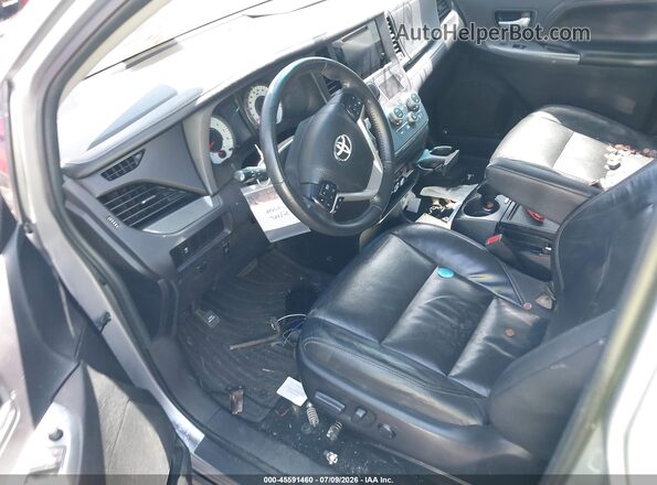 5TDXZ3DC6HS884044 2017 TOYOTA SIENNA Silver 