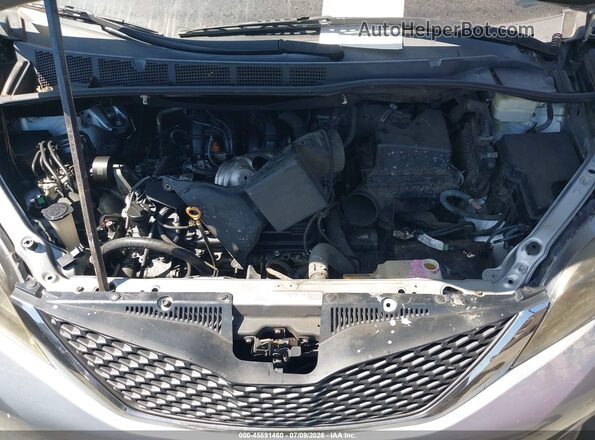 5TDXZ3DC6HS884044 2017 TOYOTA SIENNA Silver Rear view