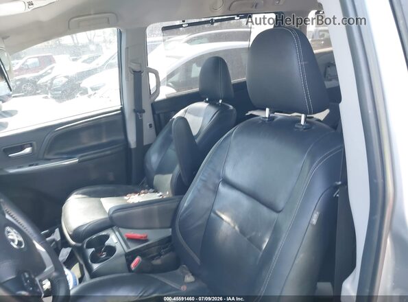 5TDXZ3DC6HS884044 2017 TOYOTA SIENNA Silver 